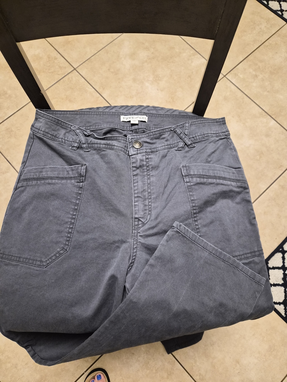 FRYE AND CO. Women's Straight Leg Jeans in Gray